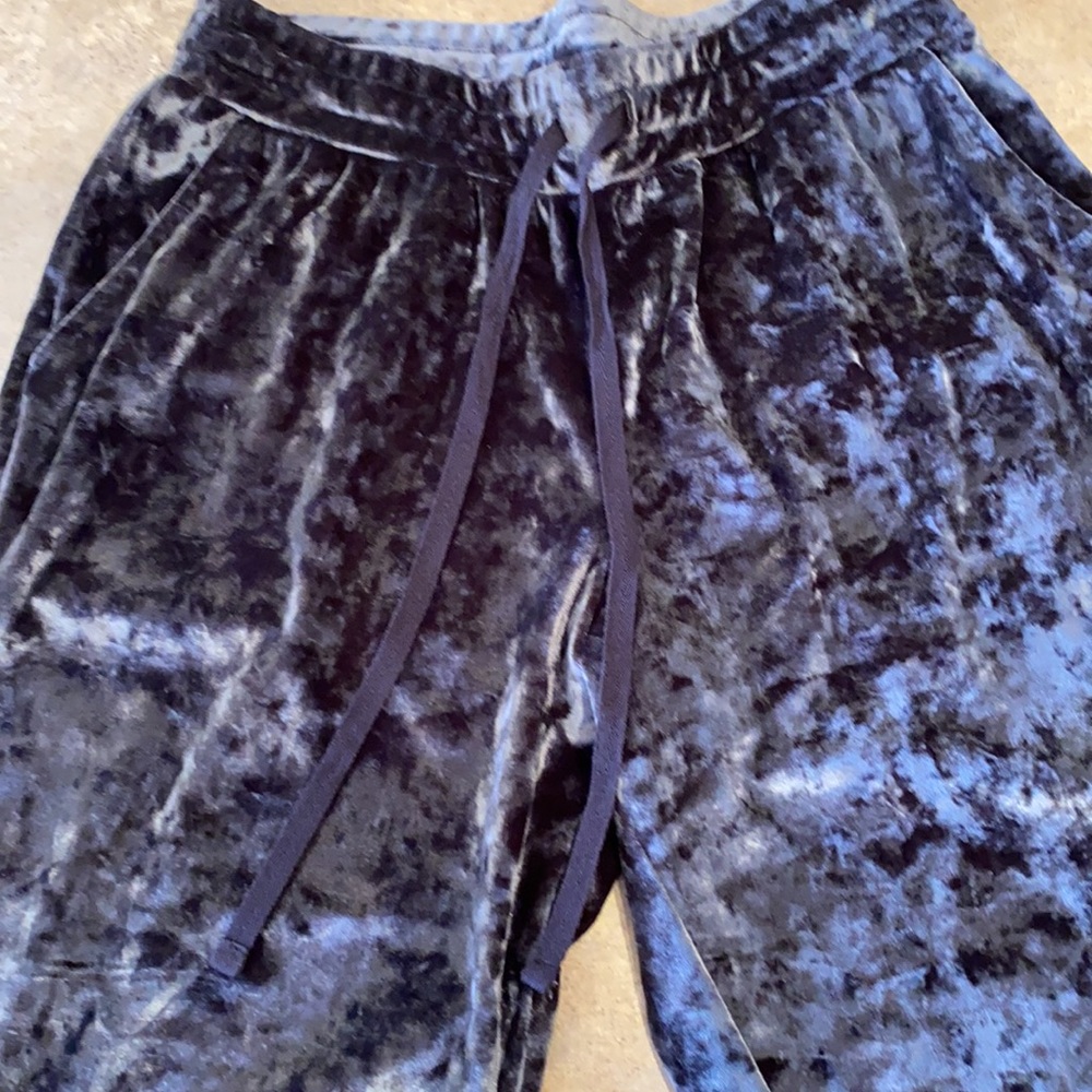Women’s Secret Treasures velour lounge pants size small - Picture 2 of 5
